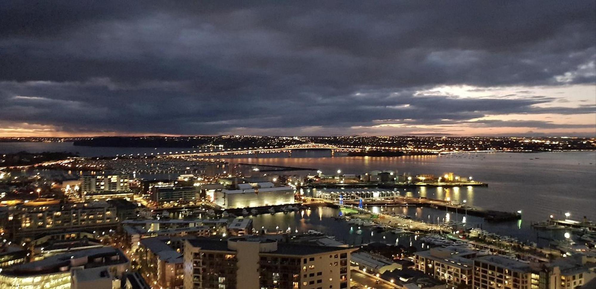Magnificent Harbour View Skytower View Apartment In Cbd 奥克兰 外观 照片