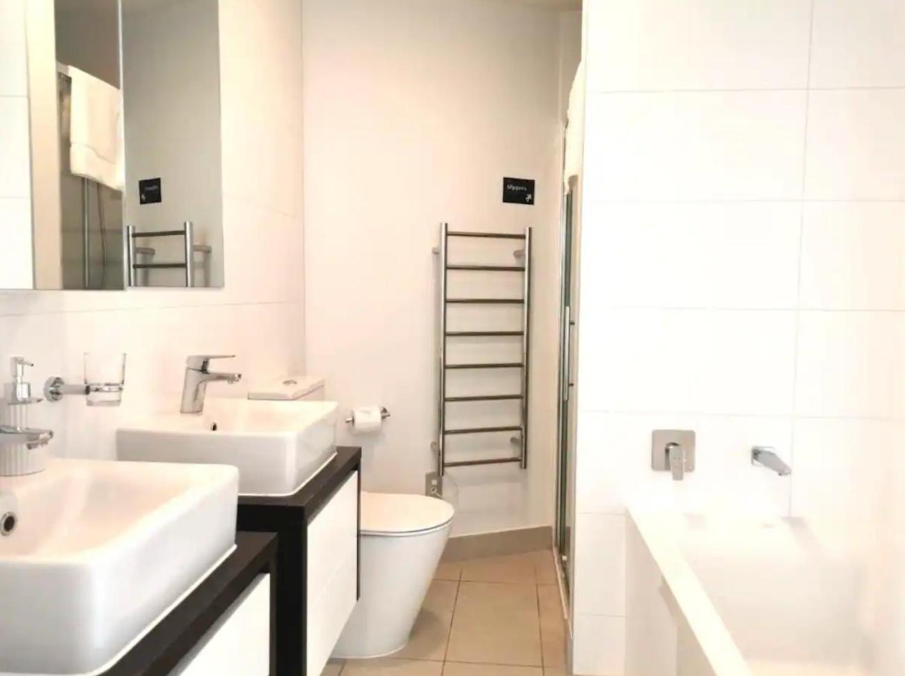 Magnificent Harbour View Skytower View Apartment In Cbd 奥克兰 外观 照片