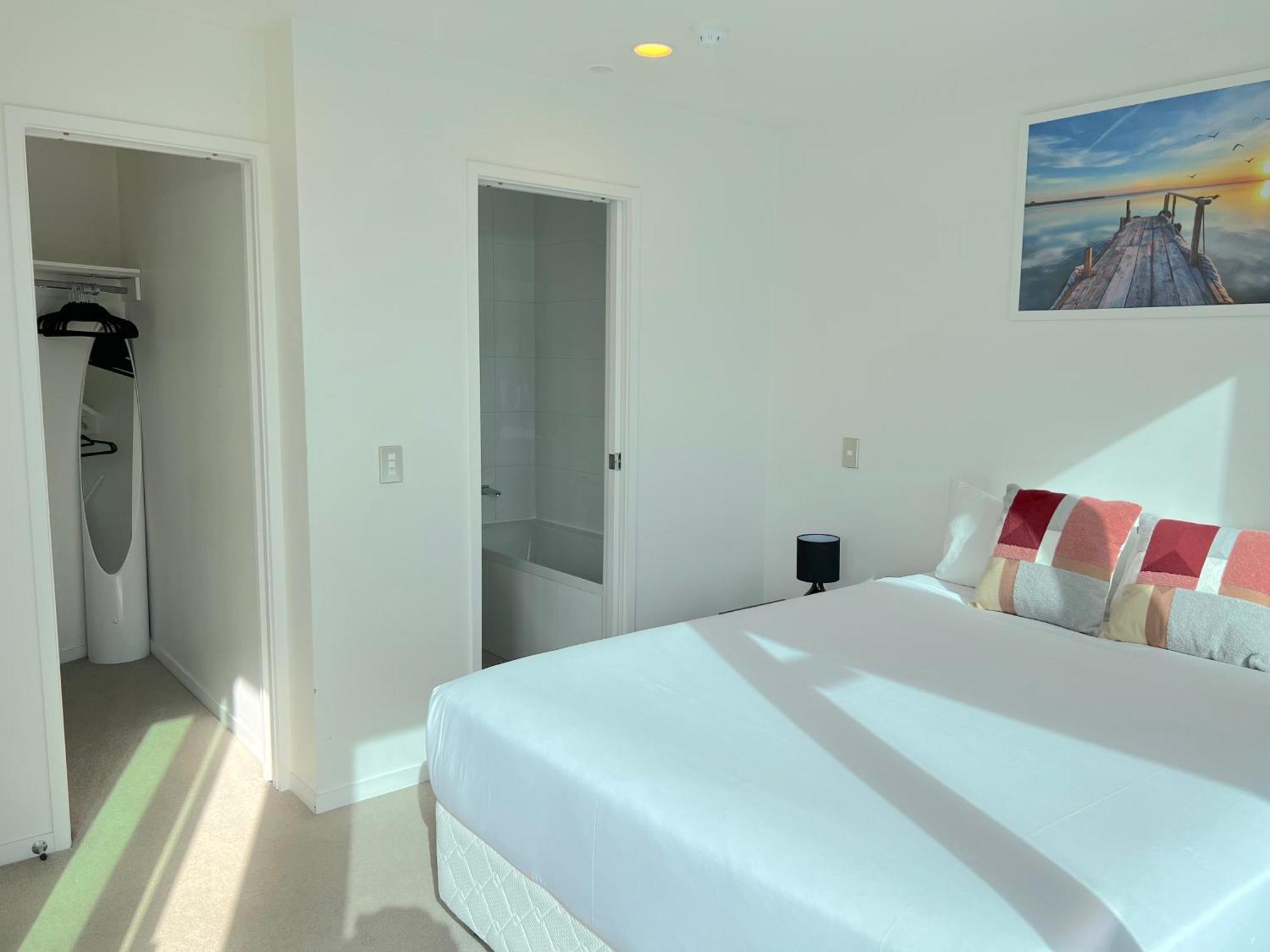 Magnificent Harbour View Skytower View Apartment In Cbd 奥克兰 外观 照片